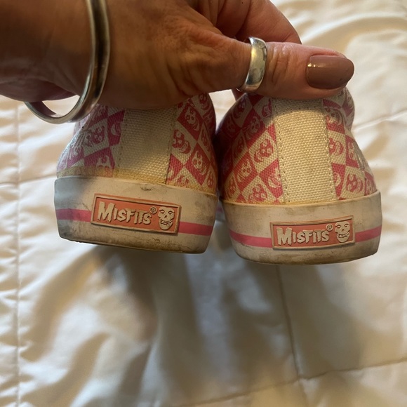 Misfits pink slip on vans style size 8 pink white - Picture 3 of 7